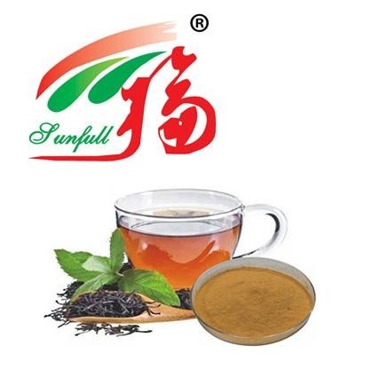 Polvo instantáneo de té negro, rico aroma de té negro con líquido de color ámbar.